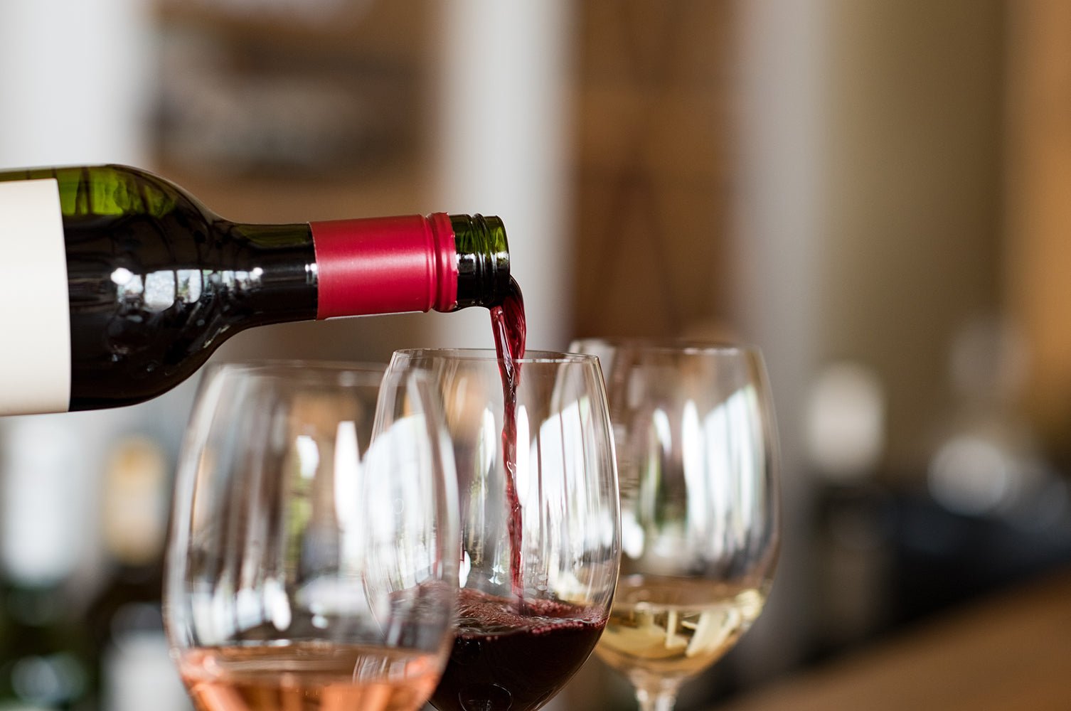 Lokale Tastings und virtuelle Tastings - Wie man neue Getränke erlebt
